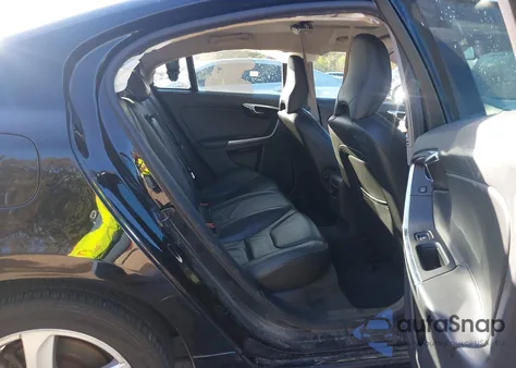 2013 Volvo S60 T5 z USA, uszkodzony, nr VIN YV1612FS2D2186379